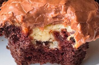 CHOCOLATE CREAM CHEESE CUPCAKES ...