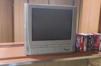 These dumpster dive TVs make trendy...