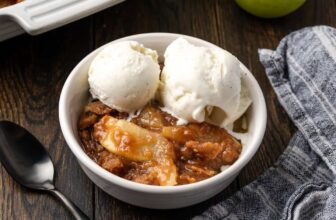 Apple Brown Betty (Simple & Sc...