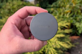 This wi-fi charger is so compact, i...