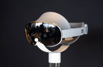 Samsung bets on Android XR with the...