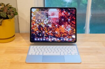 An Apple duo, Sennheiser HDB 630, L...