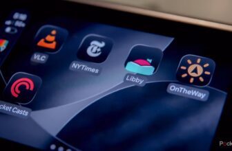 4 free CarPlay apps that hold me en...