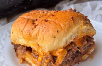 BEEF AND CHEDDAR SLIDERS – Th...