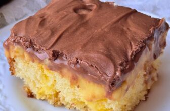 Boston Cream Poke Cake – Stra...